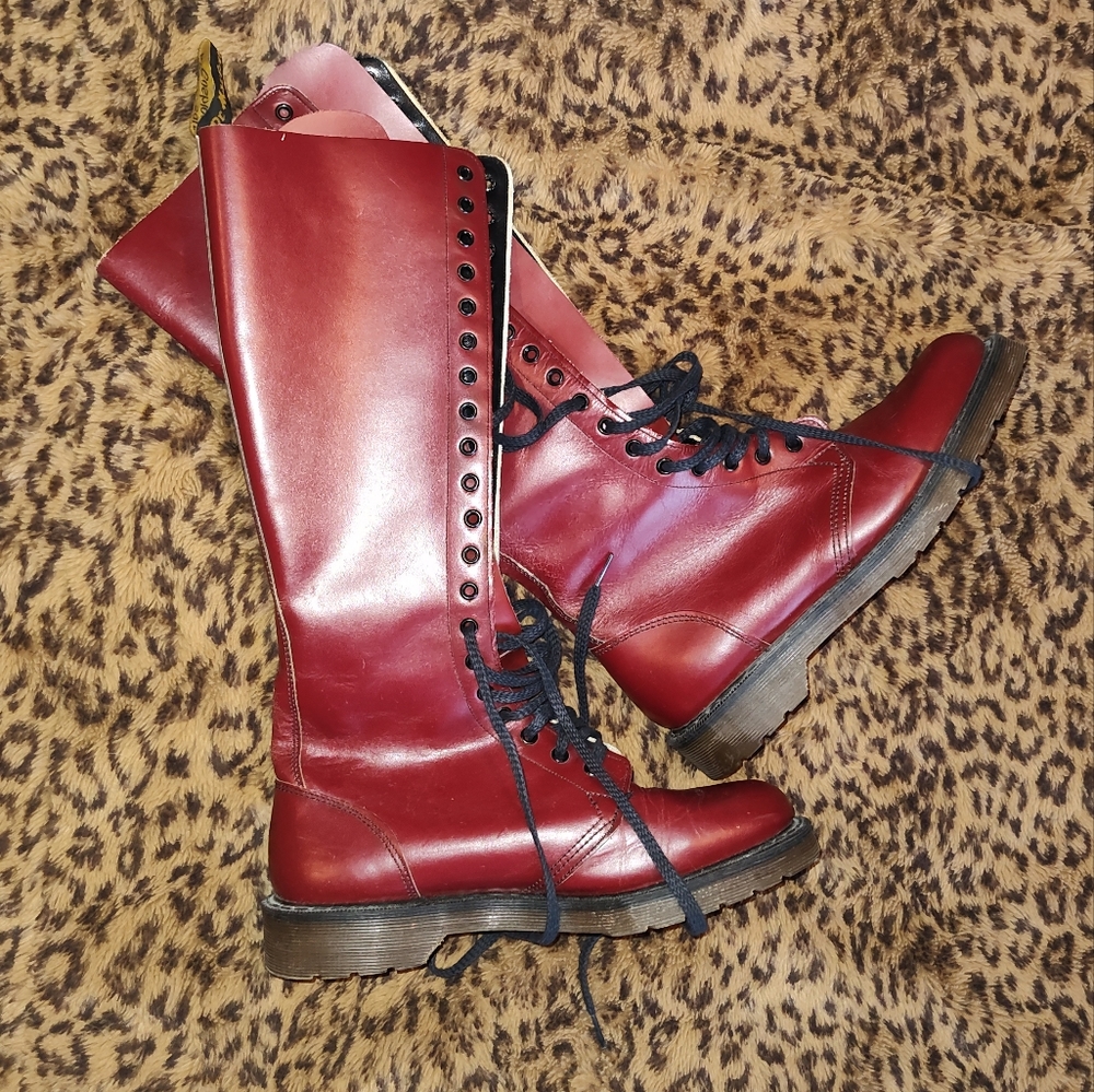 FABULOUS Dr. Martens